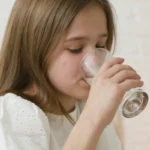 kids drinking water (1)