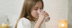 kids drinking water (1)
